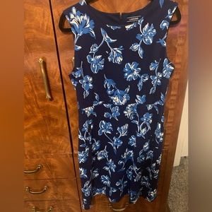 Land’s End sheath dress size 14 in beautiful floral print